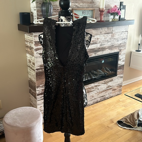 Black sequin dress - Picture 2 of 3
